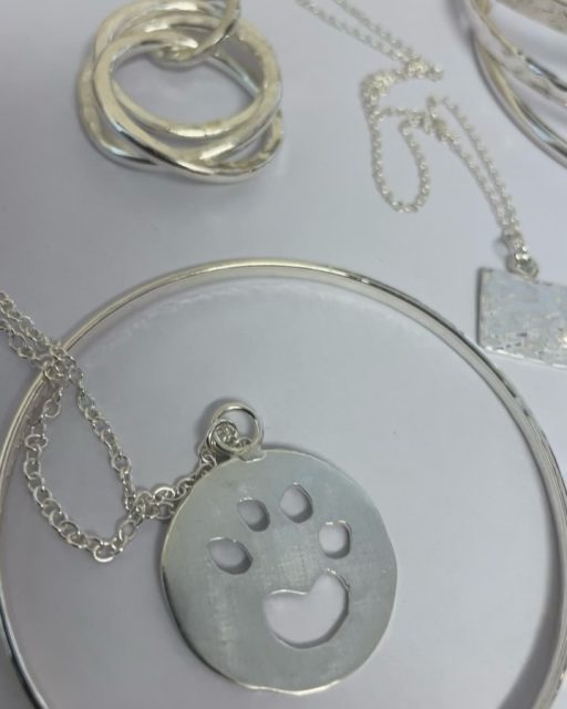 A great day teaching in Bristol at the workshop of @alicegoldsack it was an one day all day class, the students were ambitious and worked really hard to produce this lot of creative jewellery! They were a lovely bunch! If you are interested in learning head over to alicegoldsack.com to book in a day class or 12 week course.